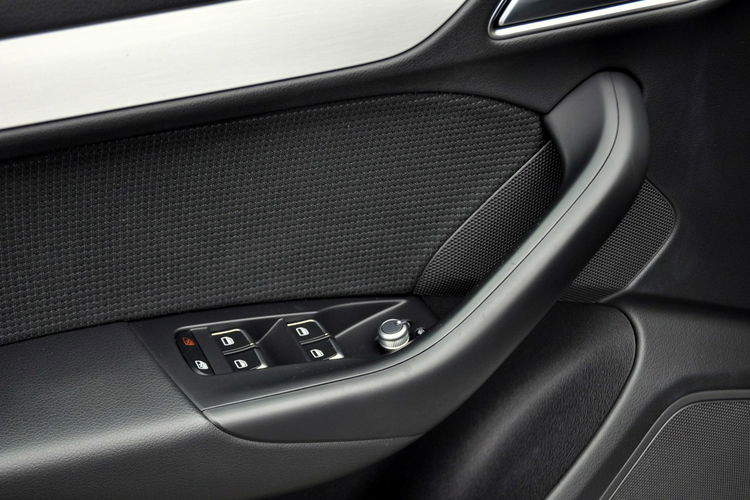 Audi Q3 2.0TDI(150KM) S-Line Lift Xenon Led Navi Skóry BLS Automat Alu17"ASO zdjęcie 36