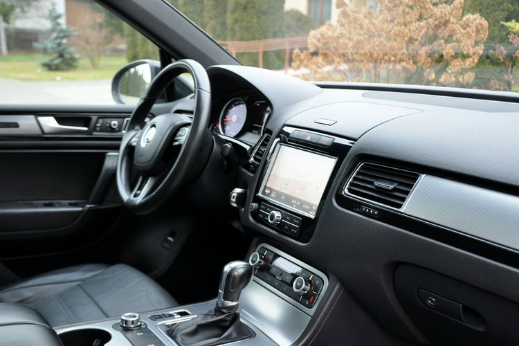 Volkswagen Touareg 3.0TDI(245KM) R-Line Xenon Led Navi Kamera Panorama Skóry Alu20"Full zdjęcie 18