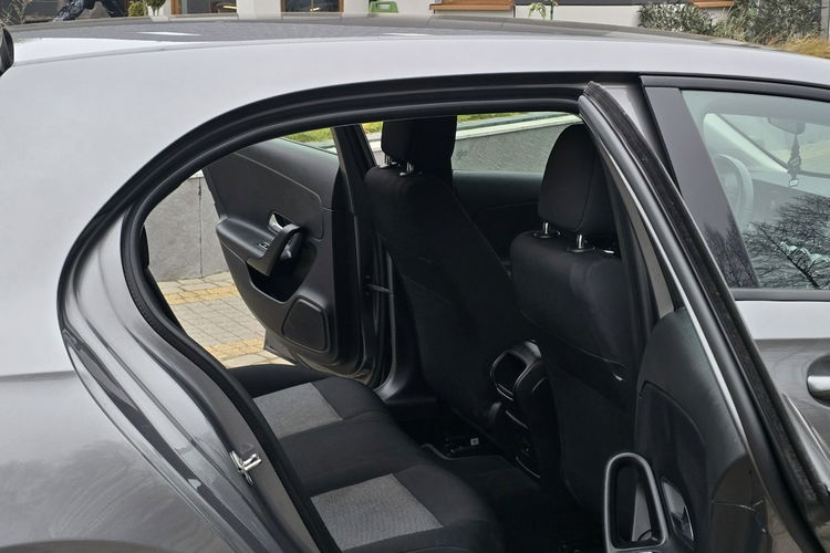 Mercedes A 180 180 Style / 1.33 benzyna / Bezwypadkowy / ZADBANY zdjęcie 9