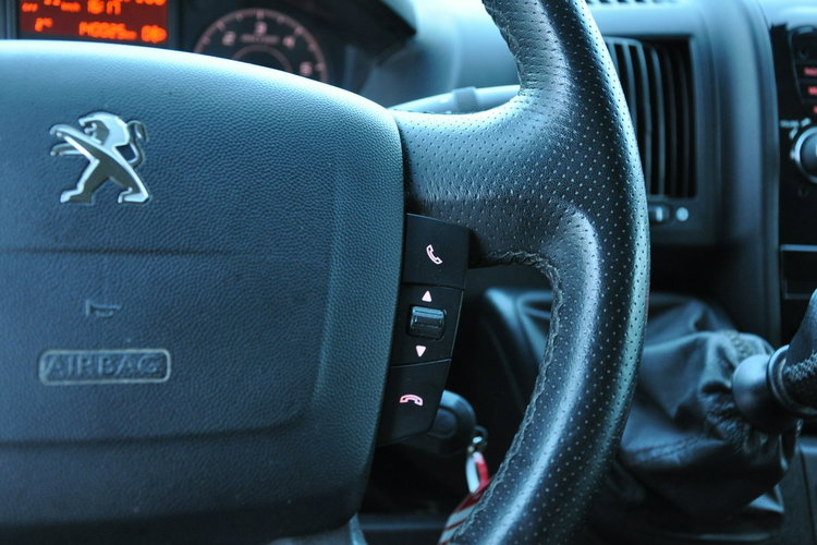 Peugeot Boxer 2.2HDI 165KM SalonPL 1wł Pełny Serwis Klimatyzacja Tempomat FV23 zdjęcie 17