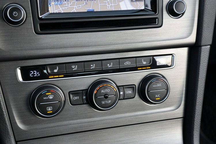 Volkswagen Golf 2.0TDI(150KM) Duża Navi Klimatronik 2xParktronik Wekur I Wł Alu16"ASO zdjęcie 32