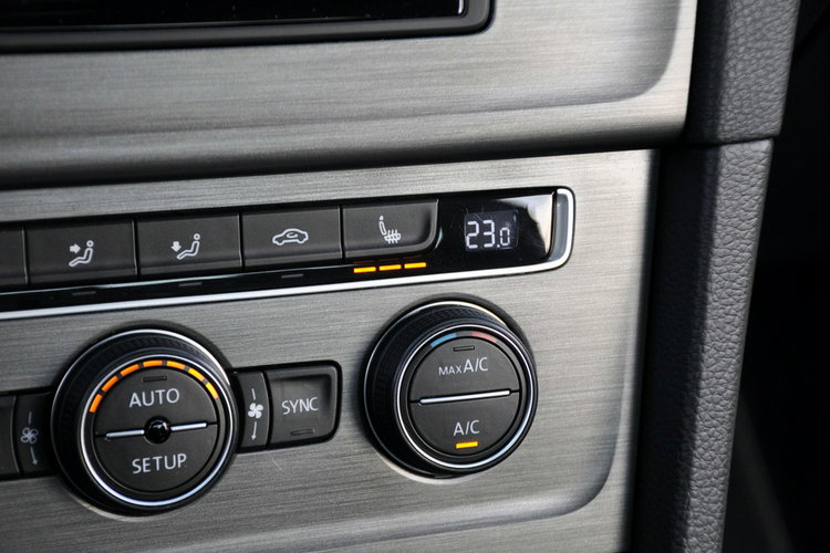 Volkswagen Golf 2.0TDI(150KM) Duża Navi Klimatronik 2xParktronik Wekur I Wł Alu16"ASO zdjęcie 33