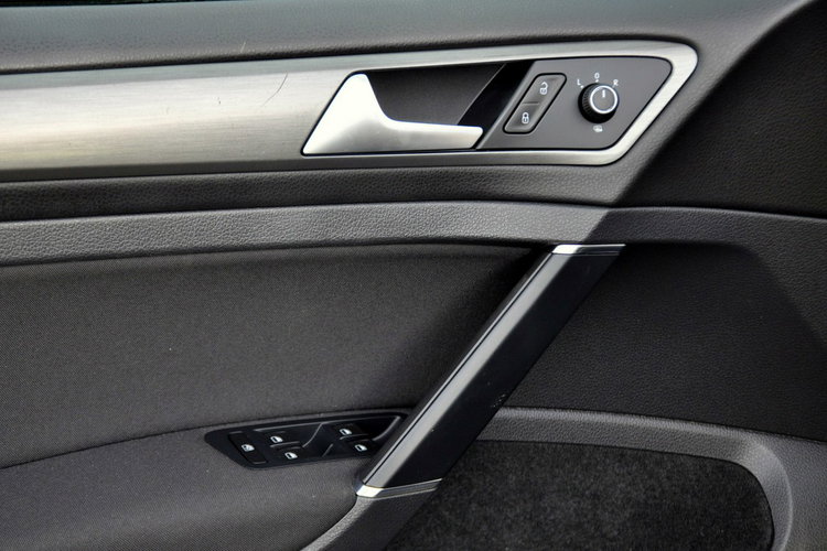 Volkswagen Golf 2.0TDI(150KM) Duża Navi Klimatronik 2xParktronik Wekur I Wł Alu16"ASO zdjęcie 35