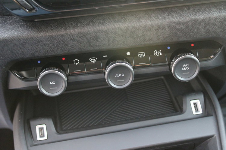 Citroen C4 SHINE 1.5D Skóra Salon Polska Gwarancja zdjęcie 24