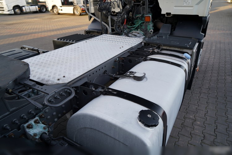 Volvo FM 380 / PEŁNY ADR  / KABINA DZIENNA / I-SHIFT / 13 LITROWY / zdjęcie 16