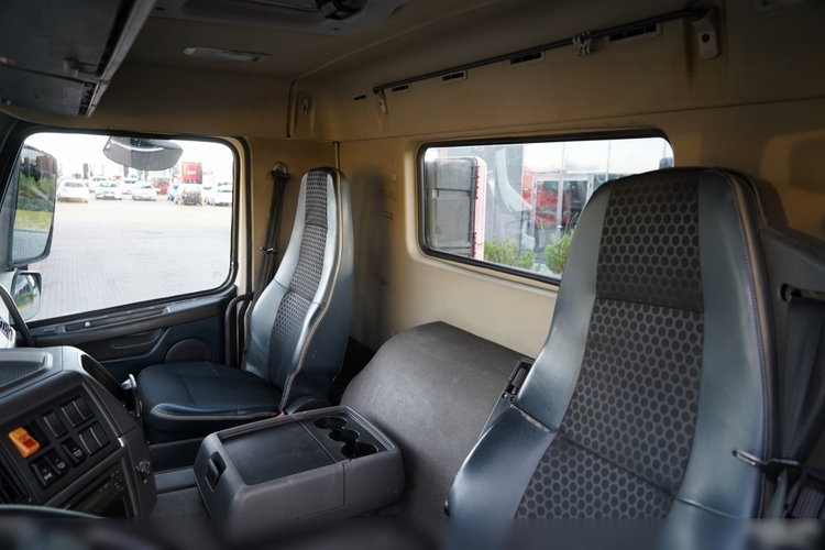 Volvo FM 380 / PEŁNY ADR  / KABINA DZIENNA / I-SHIFT / 13 LITROWY / zdjęcie 25