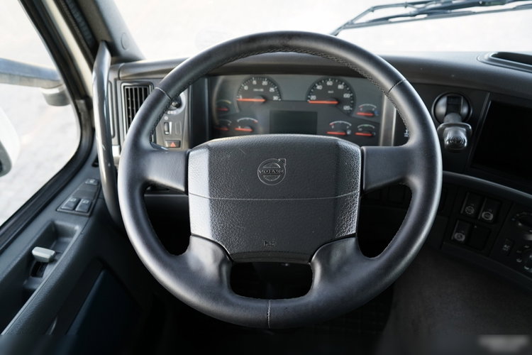 Volvo FM 380 / PEŁNY ADR  / KABINA DZIENNA / I-SHIFT / 13 LITROWY / zdjęcie 27
