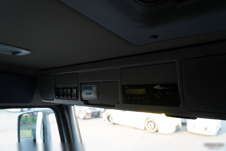 Volvo FM 380 / PEŁNY ADR  / KABINA DZIENNA / I-SHIFT / 13 LITROWY / zdjęcie 32