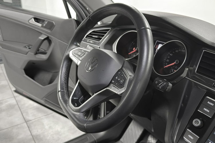 Volkswagen Tiguan 1.5 TSI 150KM EVO Life ACC KeylessGo Full LED Navi Salon PL F VAT 23% zdjęcie 17