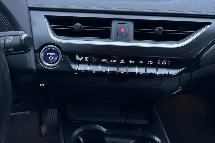 Lexus UX 250H 43 tyś km Ast. Pasa Distronic kamera Super zdjęcie 17