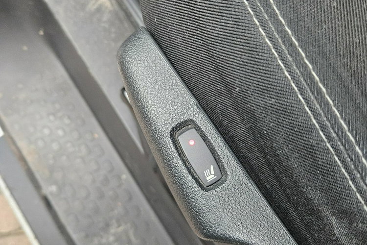 Opel Vivaro 1.6 CDTI140KM 8-osób Long Skrzydła Nawiewy Kamera Ładny Stan Serwis zdjęcie 11