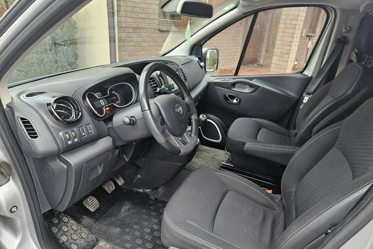 Opel Vivaro 1.6 CDTI140KM 8-osób Long Skrzydła Nawiewy Kamera Ładny Stan Serwis zdjęcie 15