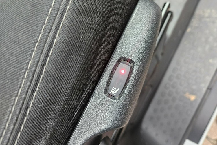 Opel Vivaro 1.6 CDTI140KM 8-osób Long Skrzydła Nawiewy Kamera Ładny Stan Serwis zdjęcie 16