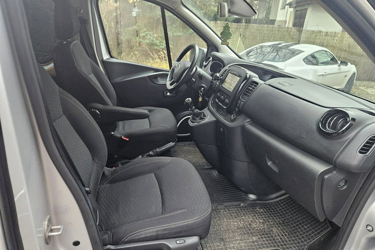 Opel Vivaro 1.6 CDTI140KM 8-osób Long Skrzydła Nawiewy Kamera Ładny Stan Serwis zdjęcie 7
