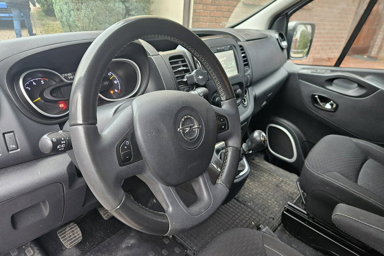 Opel Vivaro 1.6 CDTI140KM 8-osób Long Skrzydła Nawiewy Kamera Ładny Stan Serwis zdjęcie 8
