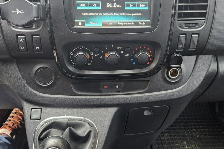 Opel Vivaro 1.6 CDTI140KM 8-osób Long Skrzydła Nawiewy Kamera Ładny Stan Serwis zdjęcie 9