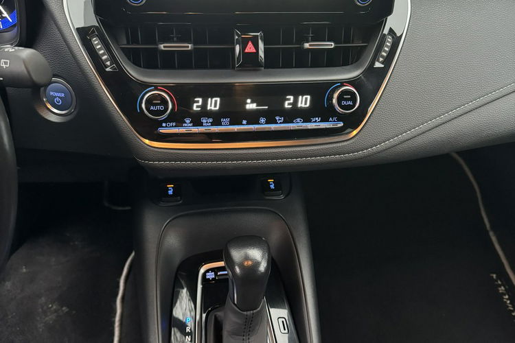 Toyota Corolla 1.8 HSD F-Vat 23% Virtual Ast. Parkowani Distronic zdjęcie 16