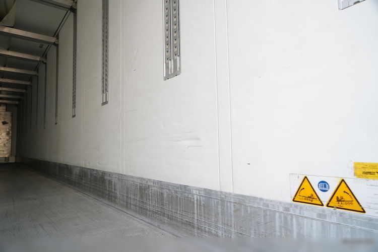 SCHMITZ CARGOBULL / CHŁODNIA / CARRIER VECTOR 1550 / OŚ PODNOSZONA / DOPPELSTOCK / KOSZE NA PALETY zdjęcie 17