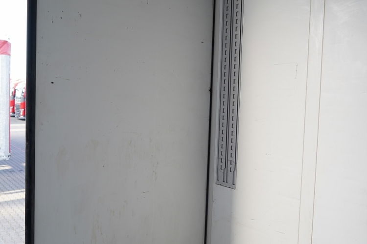SCHMITZ CARGOBULL / CHŁODNIA / CARRIER VECTOR 1550 / OŚ PODNOSZONA / DOPPELSTOCK / KOSZE NA PALETY zdjęcie 20