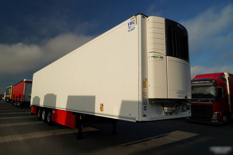 SCHMITZ CARGOBULL / CHŁODNIA / CARRIER VECTOR 1550 / OŚ PODNOSZONA / DOPPELSTOCK / KOSZE NA PALETY zdjęcie 7