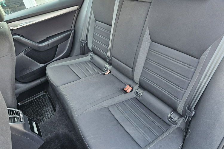Skoda Octavia Pierwszy właściciel, bluetooth, czujniki parkowania, klimatronik zdjęcie 13