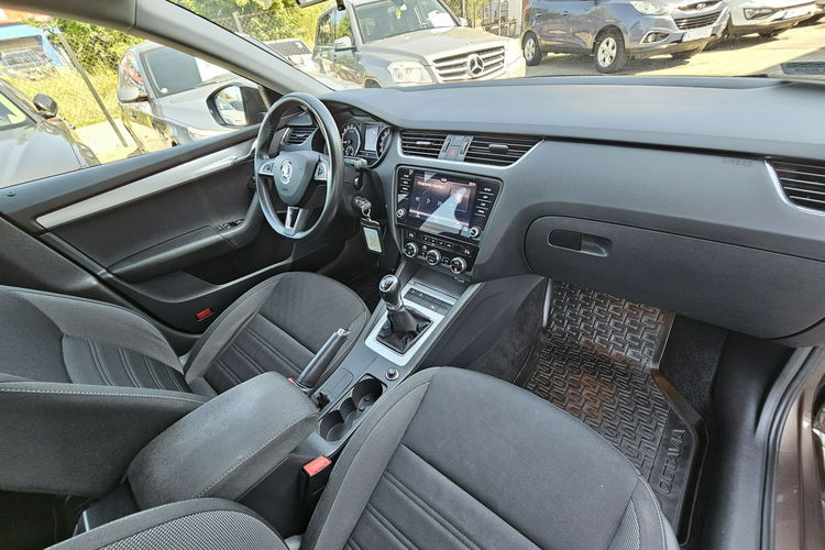 Skoda Octavia Pierwszy właściciel, bluetooth, czujniki parkowania, klimatronik zdjęcie 28