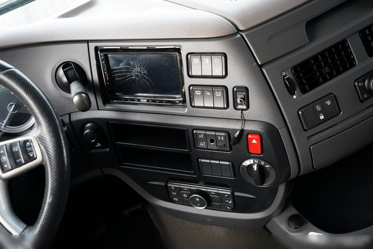 DAF XF 530 / KLIMA POSTOJOWA / SUPER SPACE CAB / MIKROFLÓWKA  zdjęcie 30