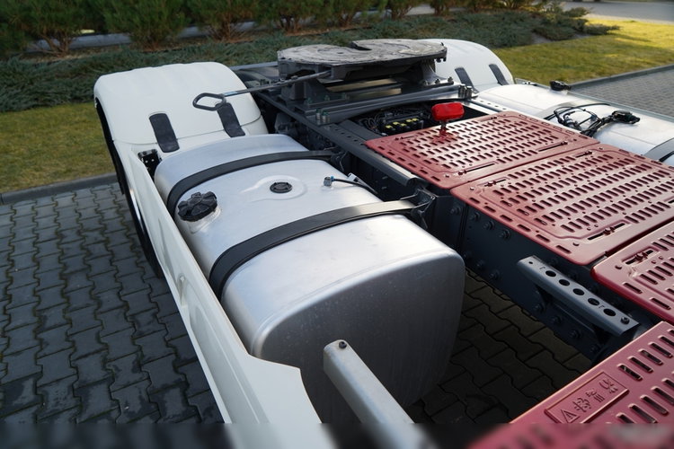 DAF XF 530 / RETARDER / KLIMA POSTOJOWA / SUPER SPACE CAB / CAŁA NA PODUSZKACH / OPONY 100%  / ALUFELGI   zdjęcie 17