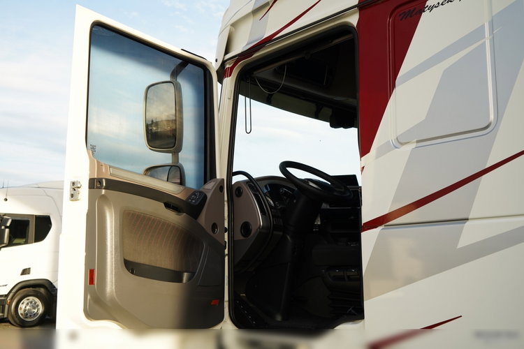 DAF XF 530 / RETARDER / KLIMA POSTOJOWA / SUPER SPACE CAB / CAŁA NA PODUSZKACH / OPONY 100%  / ALUFELGI   zdjęcie 22