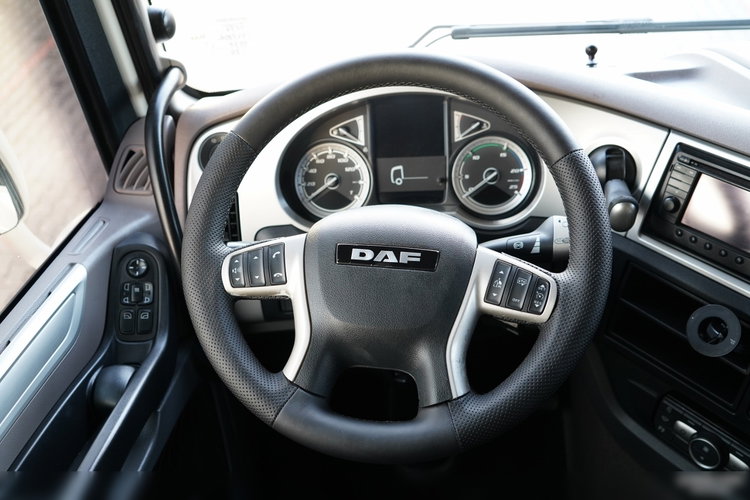 DAF XF 530 / RETARDER / KLIMA POSTOJOWA / SUPER SPACE CAB / CAŁA NA PODUSZKACH / OPONY 100%  / ALUFELGI   zdjęcie 28