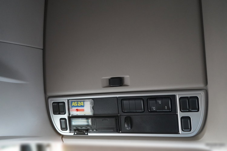 DAF XF 530 / RETARDER / KLIMA POSTOJOWA / SUPER SPACE CAB / CAŁA NA PODUSZKACH / OPONY 100%  / ALUFELGI   zdjęcie 33