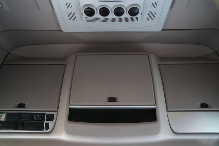 DAF XF 530 / RETARDER / KLIMA POSTOJOWA / SUPER SPACE CAB / CAŁA NA PODUSZKACH / OPONY 100%  / ALUFELGI   zdjęcie 34