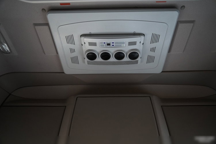 DAF XF 530 / RETARDER / KLIMA POSTOJOWA / SUPER SPACE CAB / CAŁA NA PODUSZKACH / OPONY 100%  / ALUFELGI   zdjęcie 35