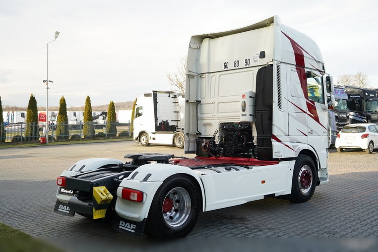 DAF XF 530 / RETARDER / KLIMA POSTOJOWA / SUPER SPACE CAB / CAŁA NA PODUSZKACH / OPONY 100%  / ALUFELGI   zdjęcie 8