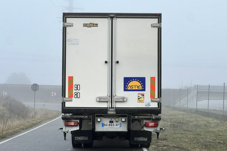 Volvo FE 260 Chłodnia Chereau Sprowadzony Przebieg Udokumentowany Kab. Sypialna Klima Poduszki Multitemperatura zdjęcie 21