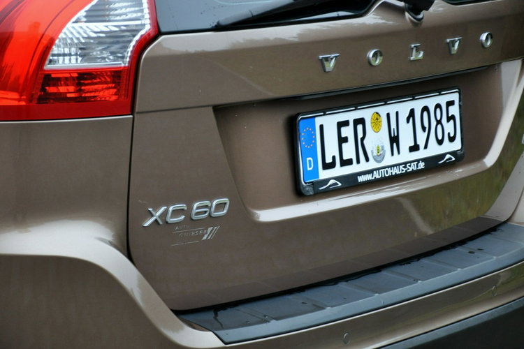 Volvo XC 60 2.0d(163KM) My Car Xenon Półskóry Parktronik Reling I Wł Alu17"ASO zdjęcie 16