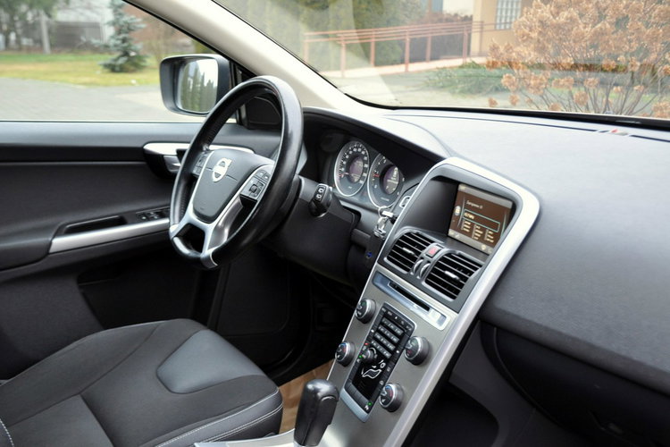 Volvo XC 60 2.0d(163KM) My Car Xenon Półskóry Parktronik Reling I Wł Alu17"ASO zdjęcie 18