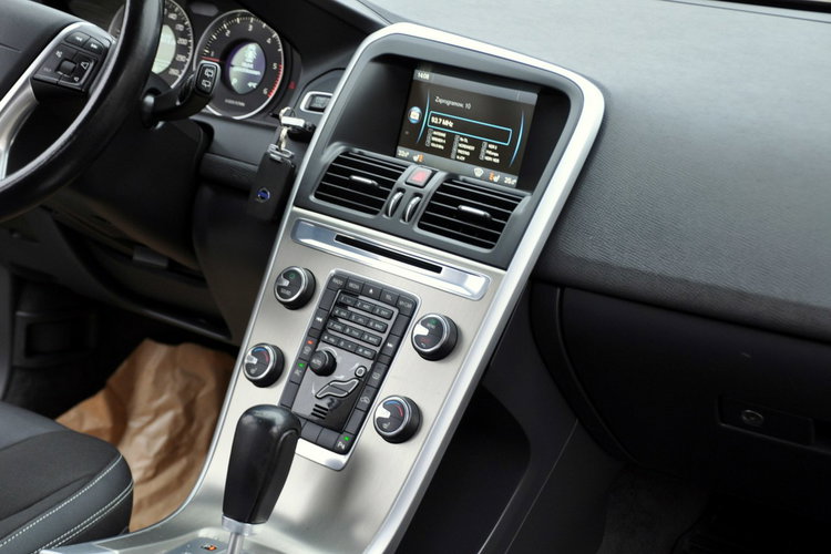 Volvo XC 60 2.0d(163KM) My Car Xenon Półskóry Parktronik Reling I Wł Alu17"ASO zdjęcie 27