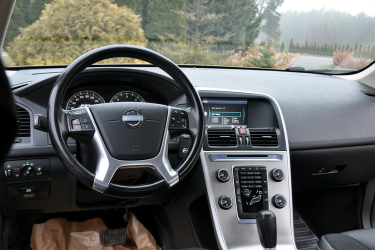 Volvo XC 60 2.0d(163KM) My Car Xenon Półskóry Parktronik Reling I Wł Alu17"ASO zdjęcie 30