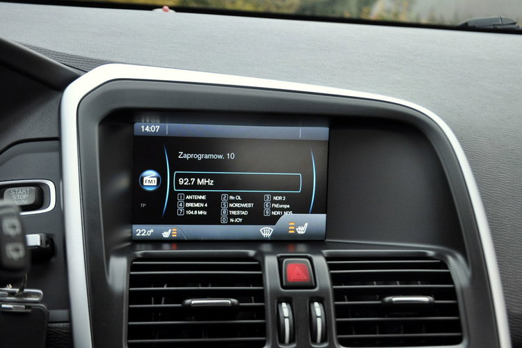 Volvo XC 60 2.0d(163KM) My Car Xenon Półskóry Parktronik Reling I Wł Alu17"ASO zdjęcie 31