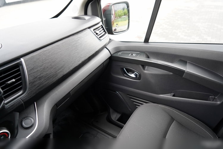 Renault TRAFIC III / BUS / 9 MIEJSC / 2022 ROK / PIERWSZY WŁAŚCICIEL / zdjęcie 33