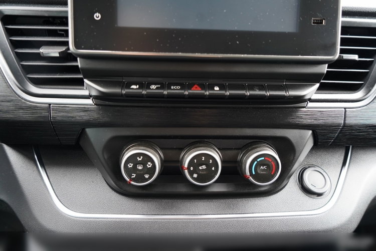 Renault TRAFIC III / BUS / 9 MIEJSC / 2022 ROK / PIERWSZY WŁAŚCICIEL / zdjęcie 34