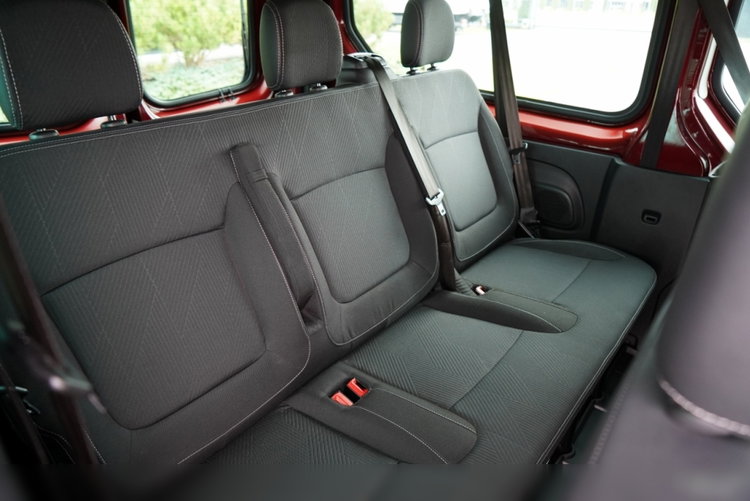 Renault TRAFIC III / BUS / 9 MIEJSC / 2022 ROK / PIERWSZY WŁAŚCICIEL / zdjęcie 42