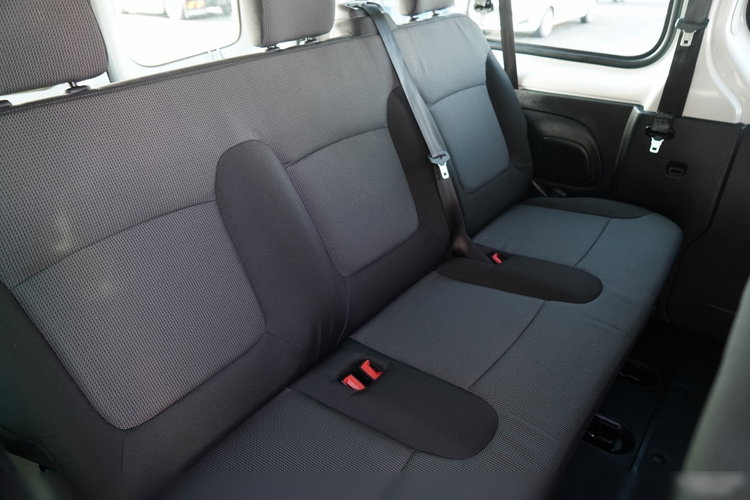 Renault TRAFIC III / BUS / 9 MIEJSC / 90 TYS KM / PIERWSZY WŁAŚCICIEL / POLSKI SALON / 2022 ROK / zdjęcie 44