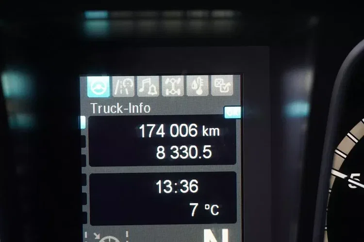 Mercedes ACTROS / 2553 / EURO 6 / CHŁODNIA + WINDA / 23 PALETY / OŚ SKRĘTNA zdjęcie 12