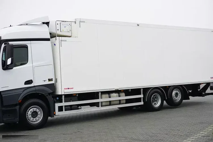 Mercedes ACTROS / 2553 / EURO 6 / CHŁODNIA + WINDA / 23 PALETY / OŚ SKRĘTNA zdjęcie 15