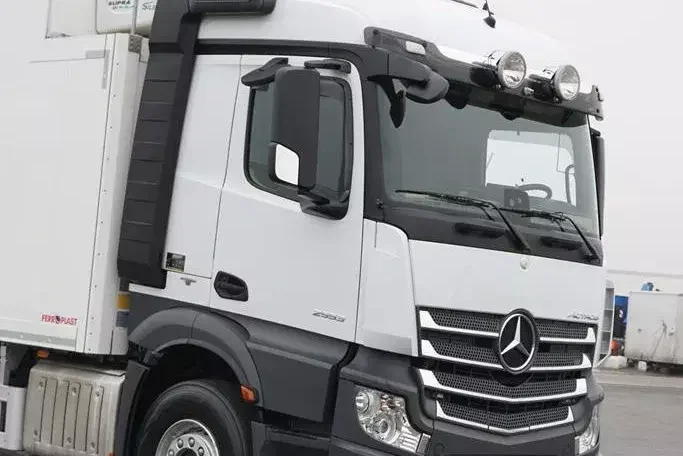 Mercedes ACTROS / 2553 / EURO 6 / CHŁODNIA + WINDA / 23 PALETY / OŚ SKRĘTNA zdjęcie 21