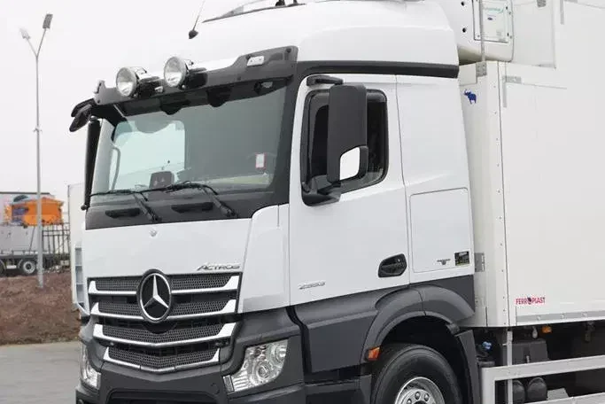 Mercedes ACTROS / 2553 / EURO 6 / CHŁODNIA + WINDA / 23 PALETY / OŚ SKRĘTNA zdjęcie 27