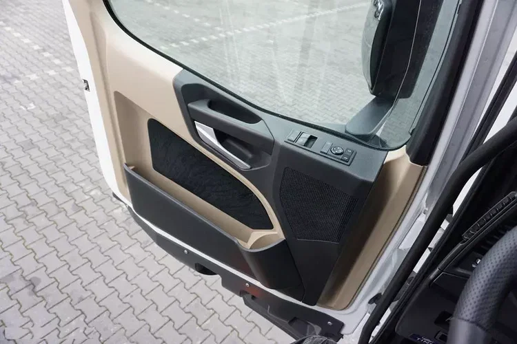 Mercedes ACTROS / 2553 / EURO 6 / CHŁODNIA + WINDA / 23 PALETY / OŚ SKRĘTNA zdjęcie 39