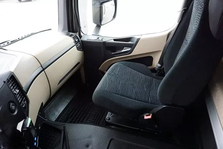 Mercedes ACTROS / 2553 / EURO 6 / CHŁODNIA + WINDA / 23 PALETY / OŚ SKRĘTNA zdjęcie 40